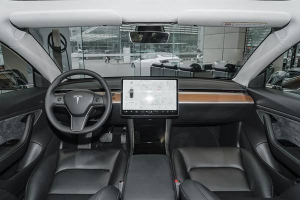 全新電動轎跑，特斯拉 MODEL 3，起售價32.38萬