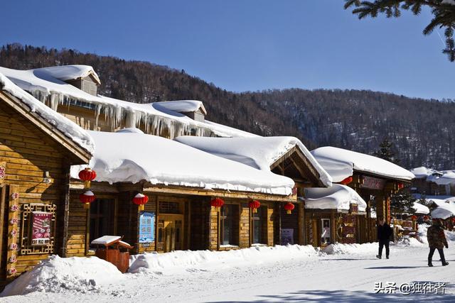 冬季去哪里，大红灯笼下的梦幻雪世界