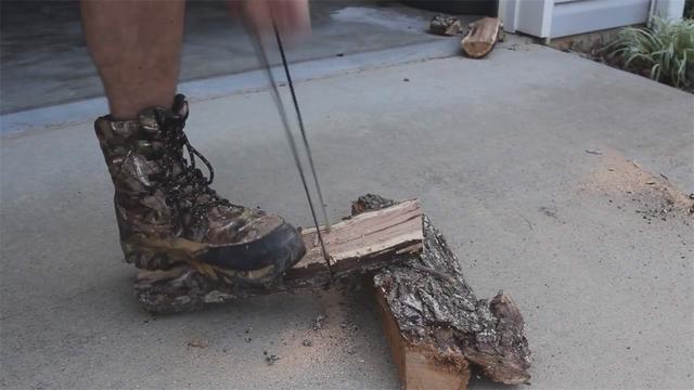 18岁学生制作新型“锯木”神器，不用油不用电，12秒锯断一棵树