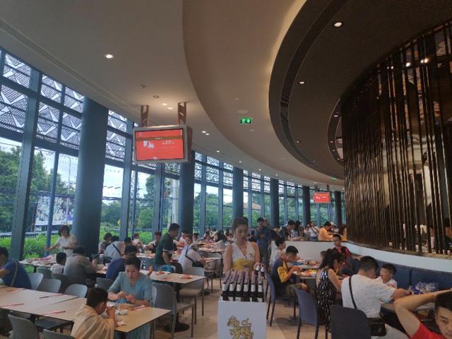 普吉島王權免稅店吃免費自助餐,大蝦不再自取,像在國內吃大席