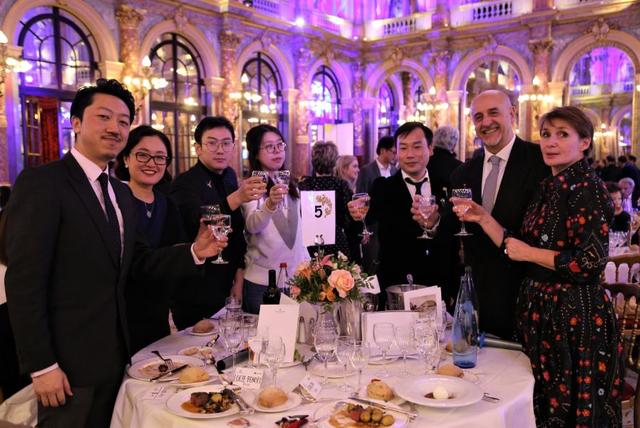 胡潤春晚2020首次降臨浪漫巴黎，暨首屆胡潤法中傑出貢獻頒獎盛典成功舉辦 | 搭建全球最大的國際華人朋友圈