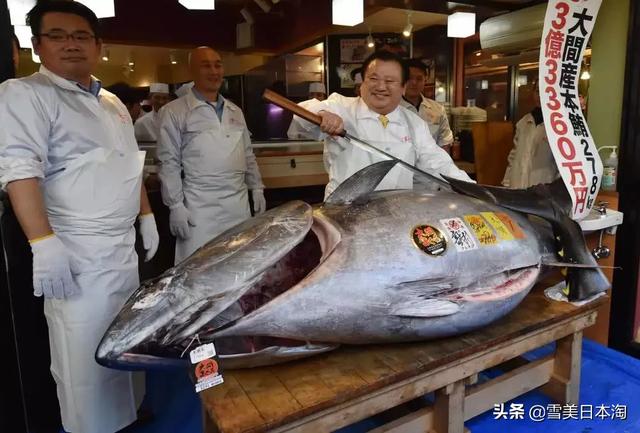 15岁梦想破灭35岁险遭破产，60岁翻身连续8年花8亿请全国客人吃饭