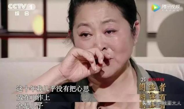 61歲倪萍探望生病趙忠祥，瘦身成功狀態佳，放棄救姥姥是她一生痛