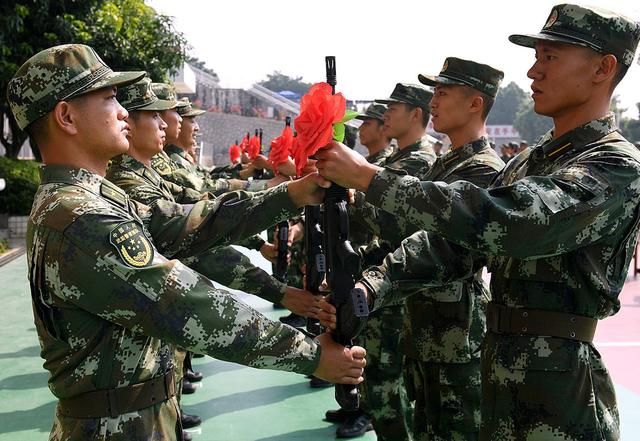 中国粉丝让中国军人再次心寒，为了追星主动给韩国军队送物资