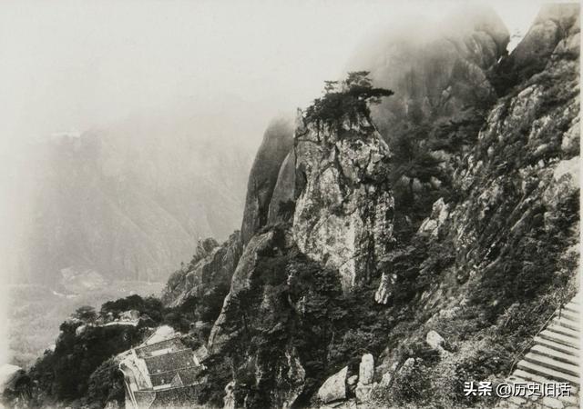 1929年安徽九华山老照片，虔诚的僧人与险峻的登山道直到天台峰