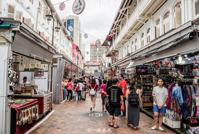 新加坡这条街道超像中国街，里面全是华人，交流毫无压力