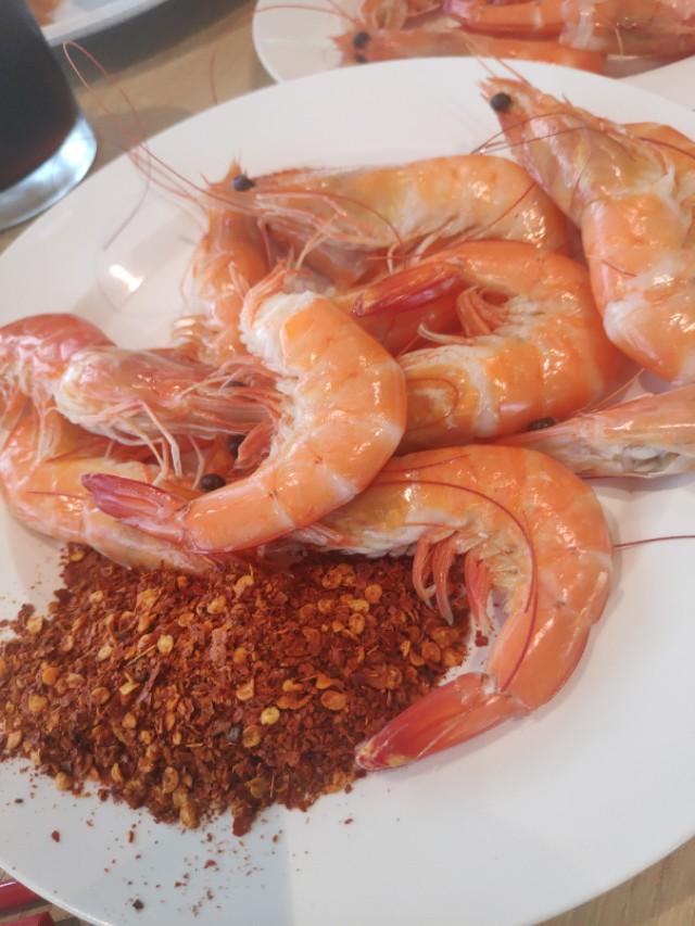 普吉島王權免稅店吃免費自助餐,大蝦不再自取,像在國內吃大席