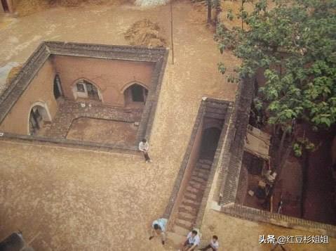 河南两个特色的村庄，一个建在悬崖上，一个却建在地下