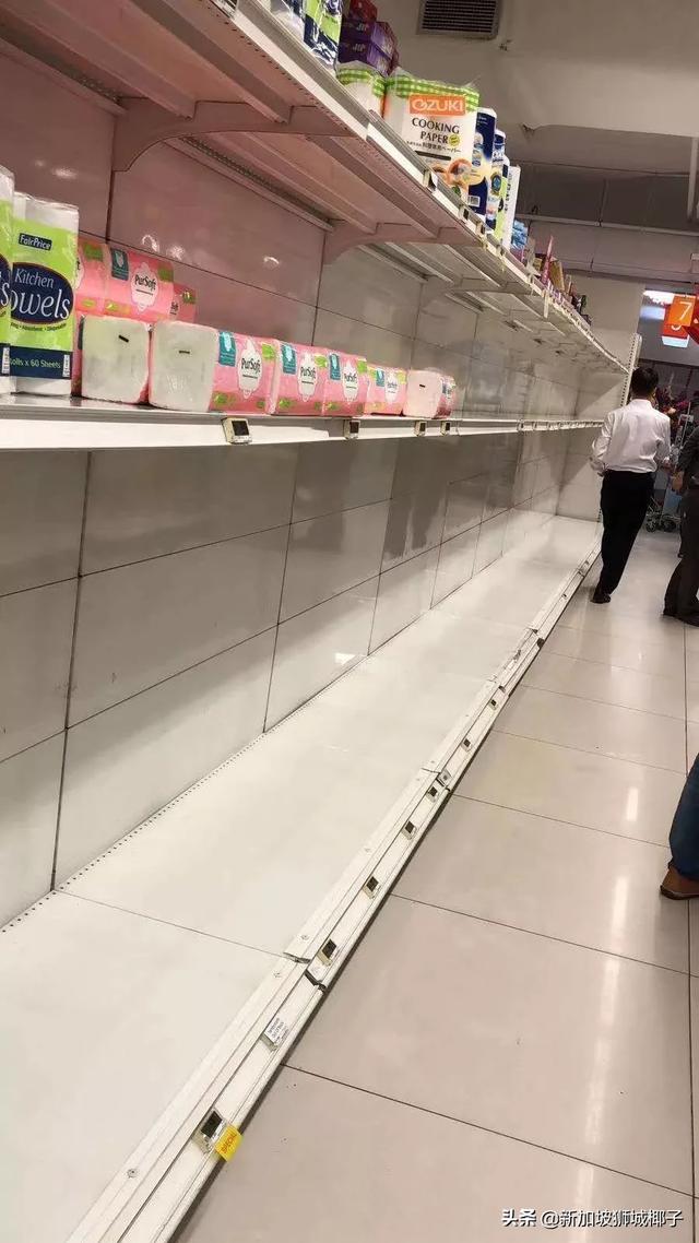今天！新加坡疫情升级后，超市马上遭疯抢