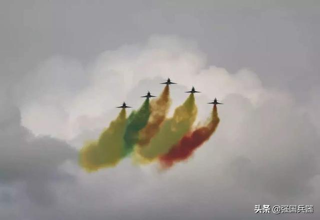 難得一見！殲-10與美五代機同台較量，新加坡人：中國帶來最大驚喜