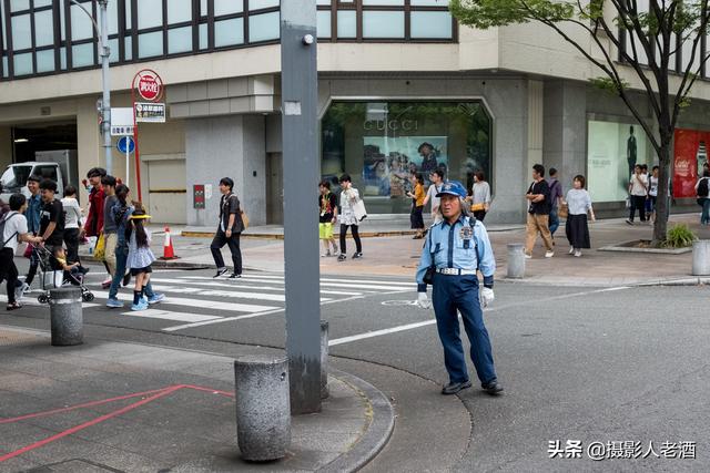 日本街頭實拍：作爲老齡化最嚴重的國家，各種無障礙設施很完善