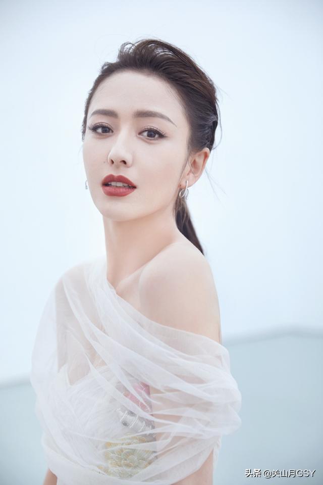 佟丽娅：翩翩仙女，美的独特，让人难以忘怀