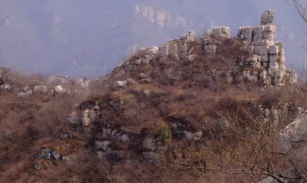 北京房山有道山岭，一个不为人知的巨石阵。很多人都是第一次听说