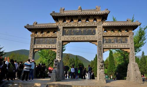 少林寺一日游：乘兴而至败兴而归，满院的铜臭味早已没了清规戒律