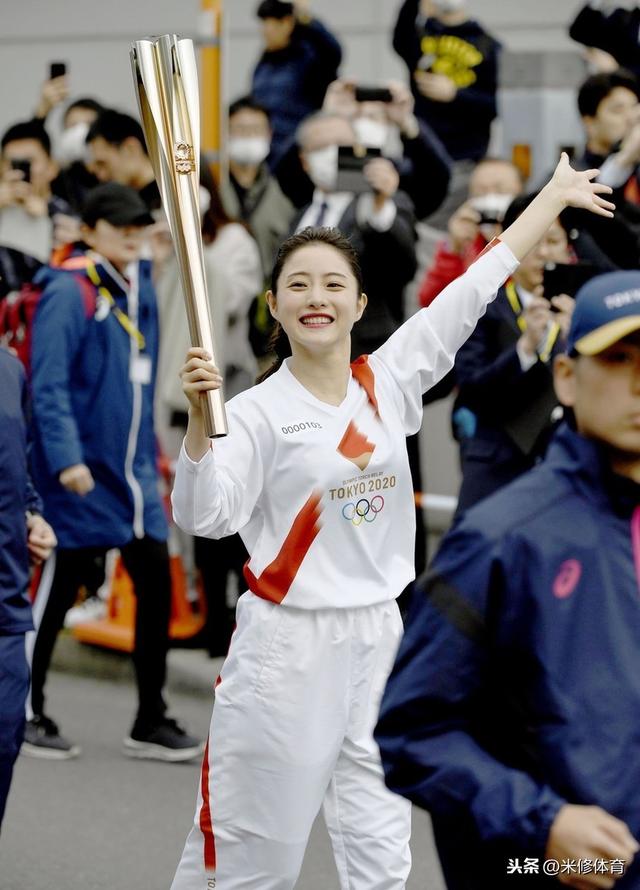 女星石原里美参与东京奥运火炬传递彩排，笑容灿烂元气满满