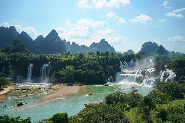 中國最大瀑布與越南分享，遊人太多，吸引對岸邊民“越界”做生意