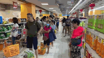 抢购与信心：新加坡“轻度干预”背后的疫情治理观察