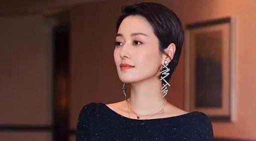 离婚半年不再低调，马伊琍新恋情被曝光，比文章强太多