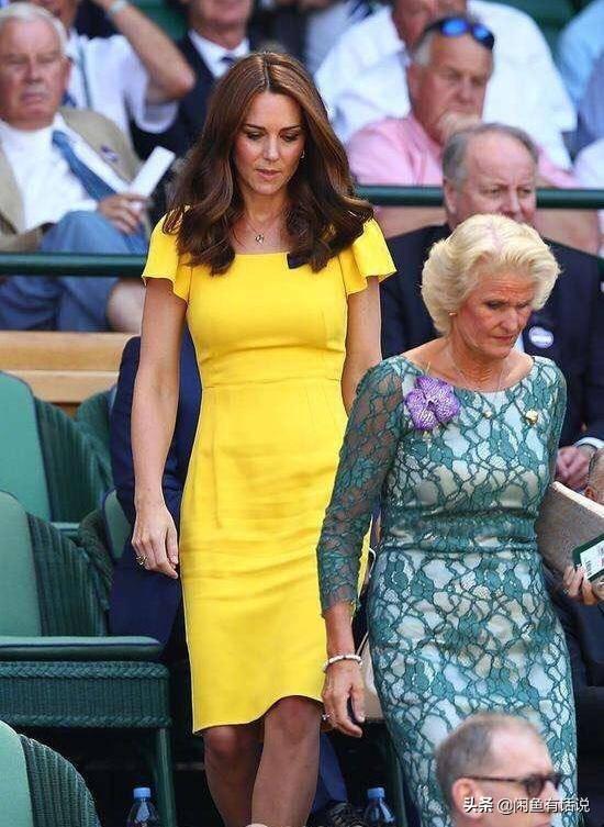 伊萬卡“黃金液體裙”亮相迪拜，隔空撞衫凱特王妃，美得不分上下