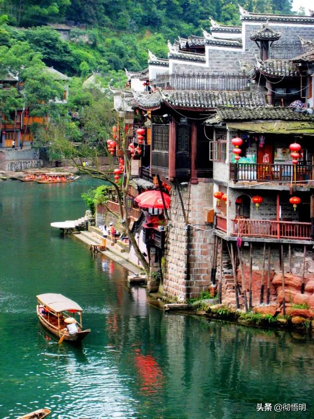 中國最美的30個地方，大家先來猜一猜，第一名到底是在哪裏呢？