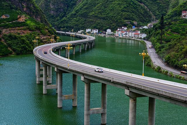 中国最美水上公路：不在海边胜过海岸公路美景