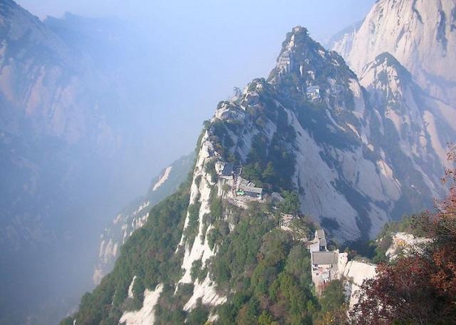 登華山之巅,晨看日出暮賞日落,美景盡收眼底讓你爲之沉醉