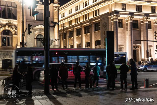 上海外滩为何如此受欢迎，除了看高楼大厦，这些古典大楼更吸引人