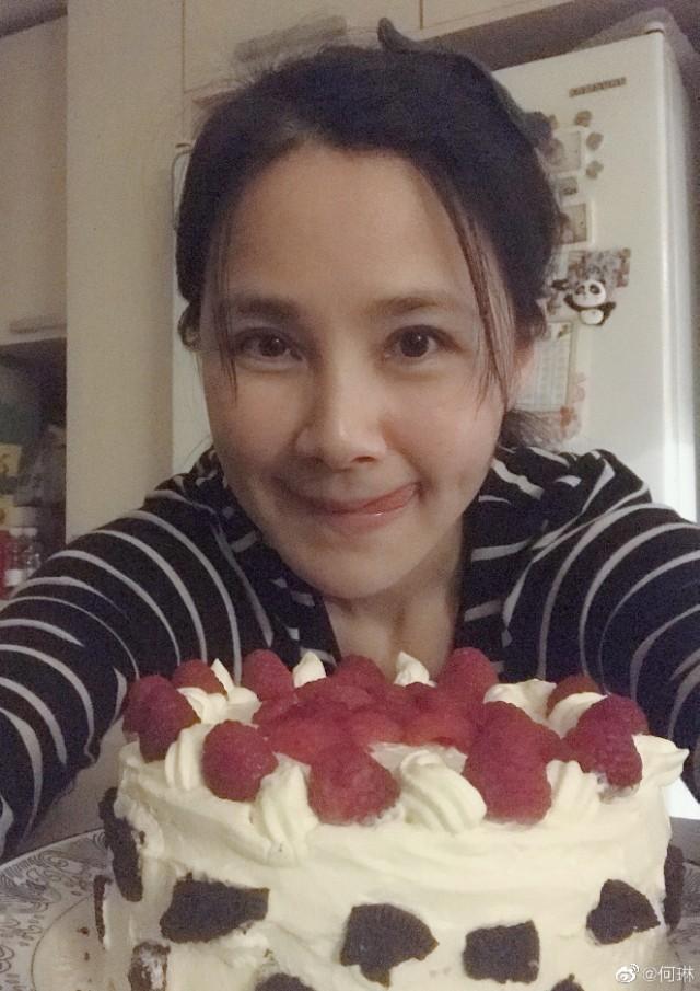 何琳自制蛋糕为女儿庆祝5岁生日，婆婆竟是老戏骨吕中