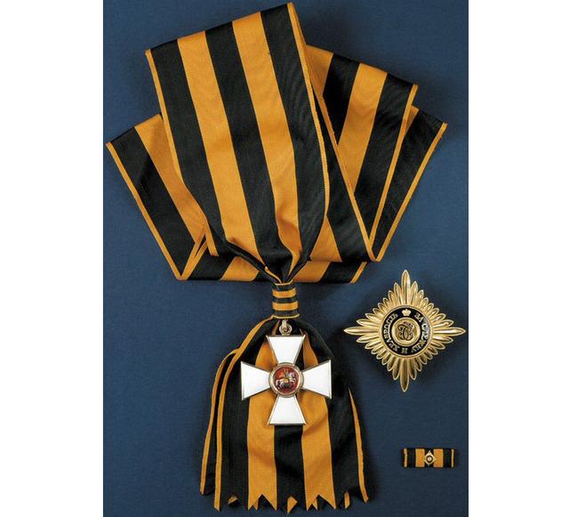 出生在中国的俄罗斯总理、司法部长，普京的助手，获多枚骑士勋章