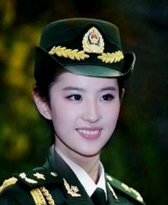 军装最美8位女星，网友:“太美了。