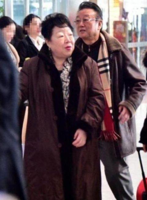 演员蒋大为，欠债不还成老赖，如今72岁秃顶难认出