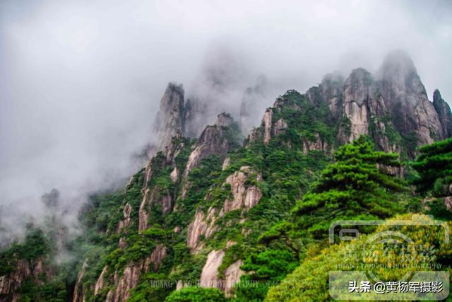 上饶市玉山县三清山的秀美，雨雾中的风景就像仙境一样，看看怎样