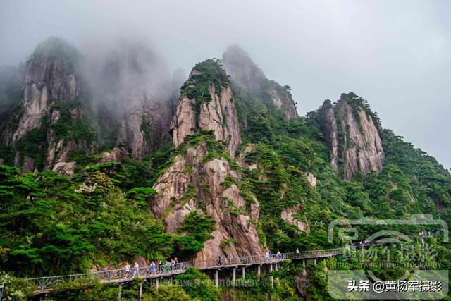 上饶市玉山县三清山的秀美，雨雾中的风景就像仙境一样，看看怎样