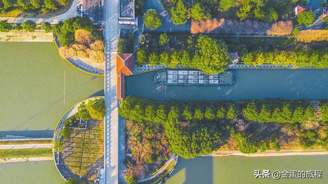 航拍空荡荡上海公园与游乐园，这个春节带着口罩的安全无人机自娱