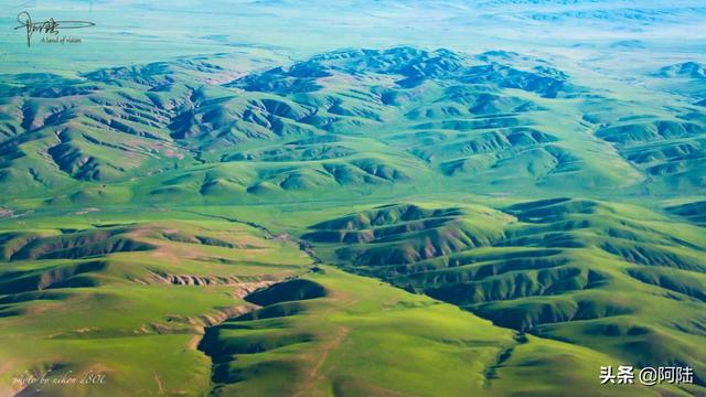 从飞机上远眺内蒙古，除了草原还是草原