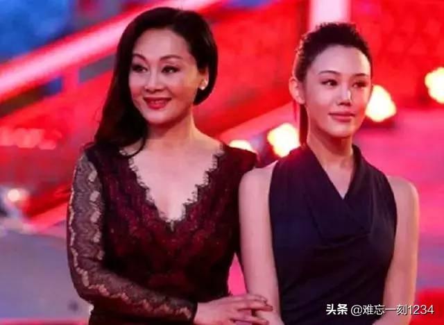 娱乐圈的明星是母女，都隐藏的很深