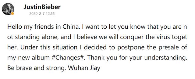 比伯與好友現身紐約街頭舉牌，花式宣傳新專，曾因疫情延遲預售