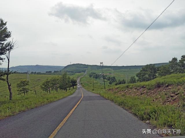 草原天路分东线和西线。西线风光其实不输东线。路更陡，风光更野