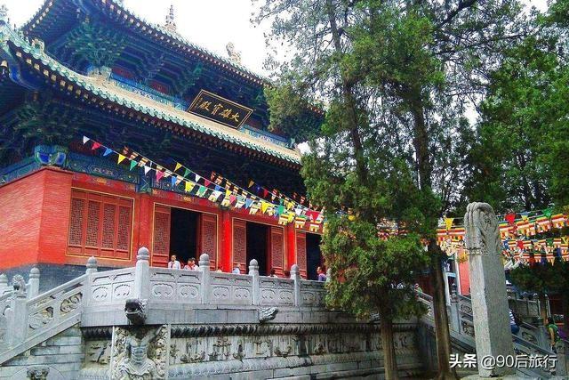 中国最宰客景点：100块钱看石头千元烧柱香，快来看看你被坑过没