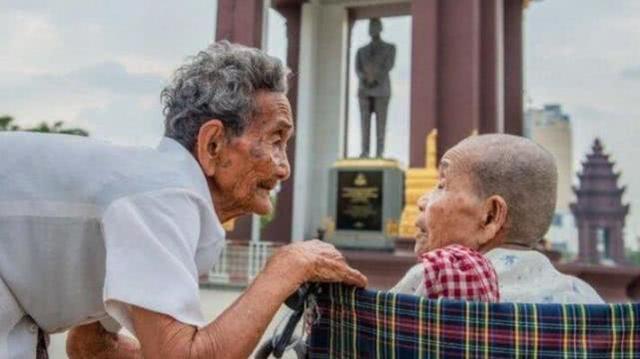 98歲老太時隔47年找到百歲哥哥和9旬弟弟，兄妹三人要一起旅遊