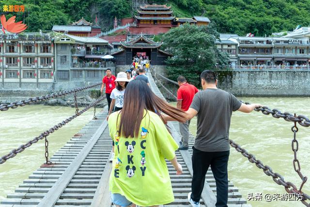 川西红色小城泸定，飞夺泸定桥，强渡大渡河