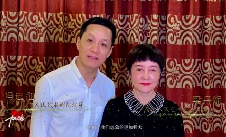 57岁冯远征与65岁妻子同框，结婚27年无儿无女，狗粮依然撒的香