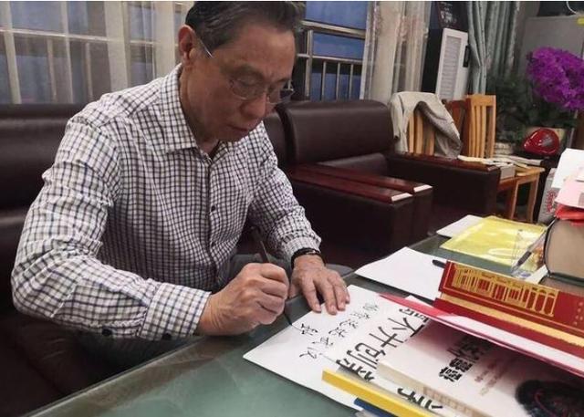 钟南山捐增100台制氧机,还亲自写信感谢京东,苍老模样让人心疼