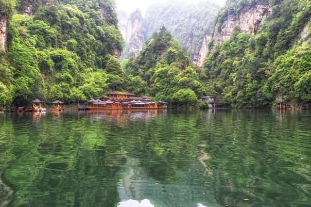 花亭湖风景区人文景观底蕴深厚，禅宗文化博大精深