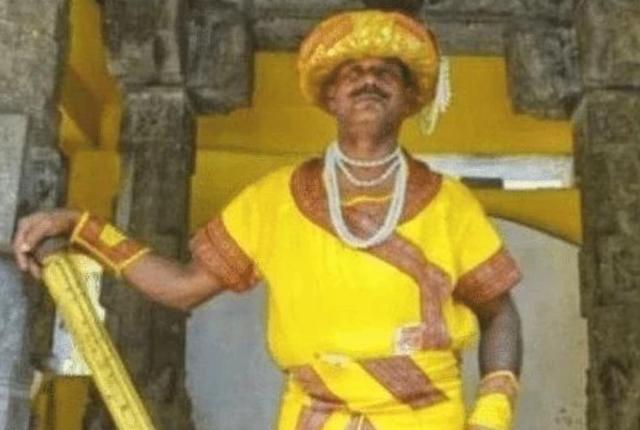 印度最牛保安,站岗32年纹丝不动,谁让他动奖励1万块钱