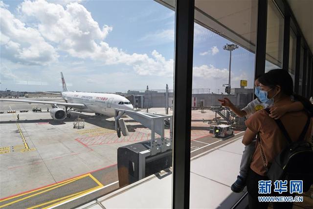 中國政府包機從新加坡接回147名湖北籍旅客