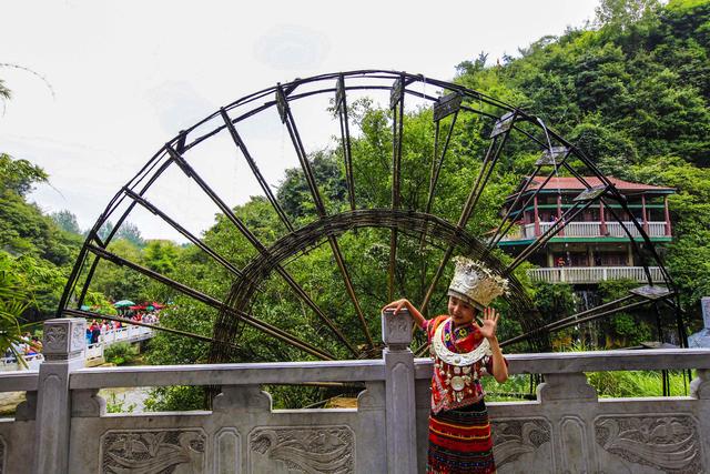 “黔中一絕”天河潭，不僅藏著絢麗風景，還有溫暖故事讓人落淚