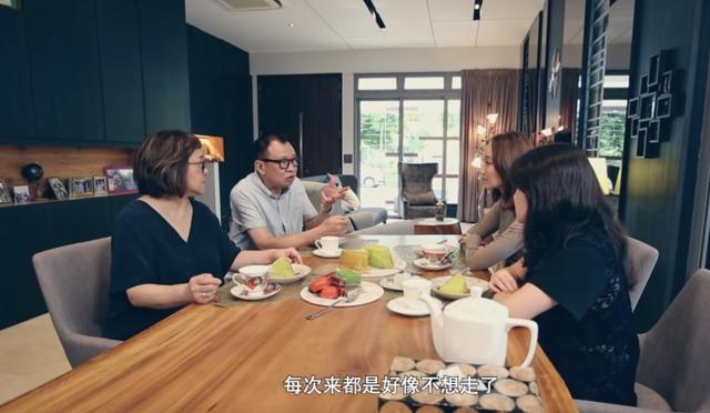 71岁许绍雄移民新加坡住2300万自购豪宅，有意退休后夫妻档卖奶茶