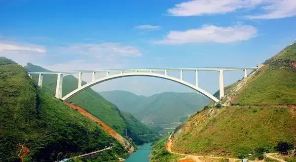 中國最美高鐵正式通車、橫跨大半個中國、沿路美景、美食無數！
