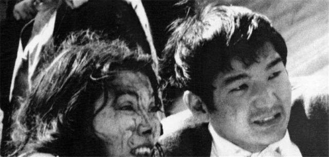 日航350航班机长精神分裂欲自尽24人殁,副驾驶拼力抢救保150人命